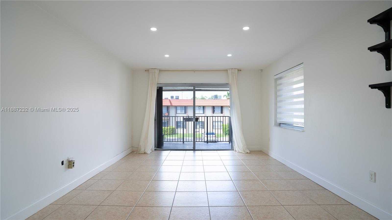 Small Image of 10477 SOUTH WEST 108TH AVE #226, Miami Number 4