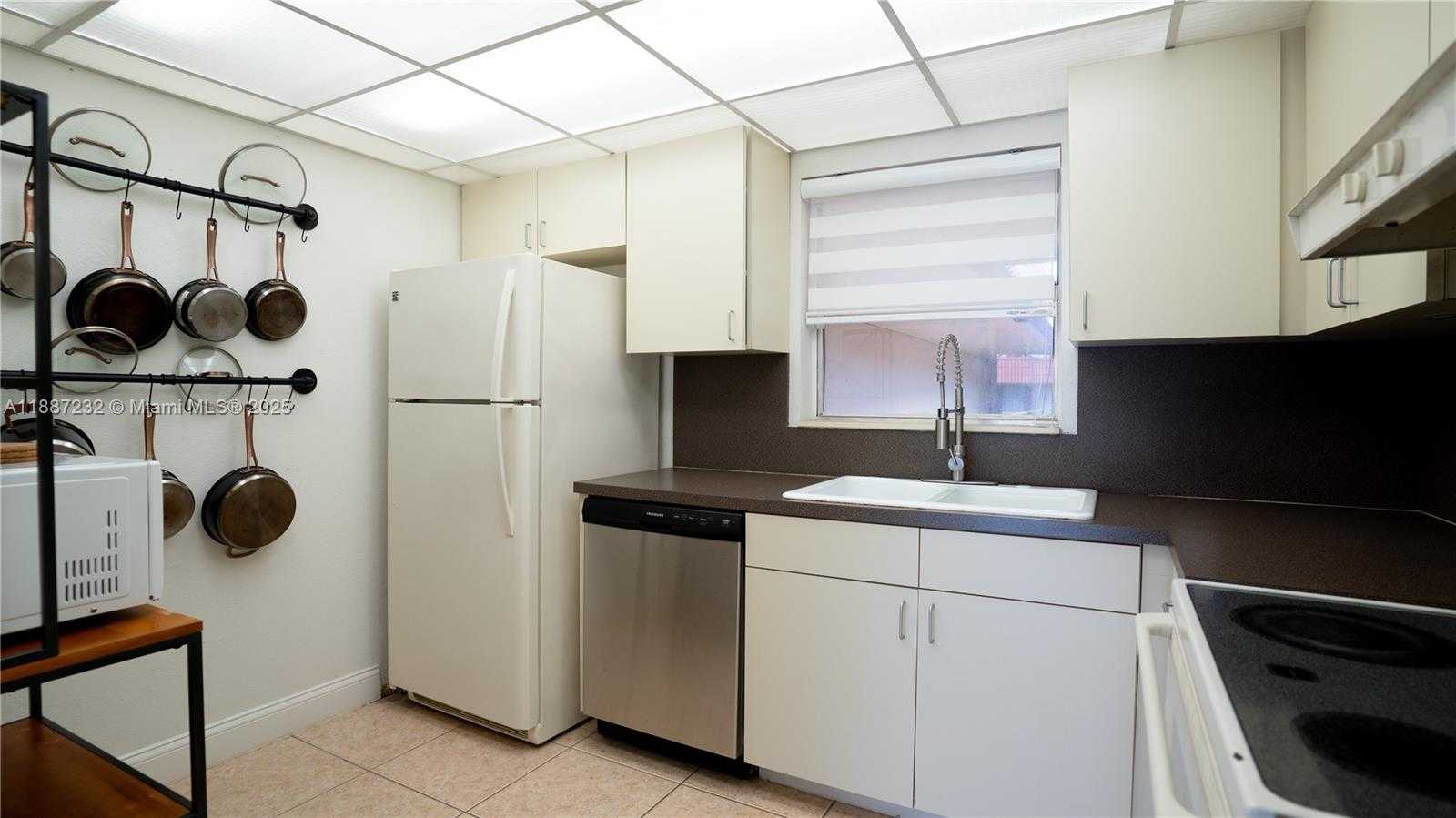 Small Image of 10477 SOUTH WEST 108TH AVE #226, Miami Number 7
