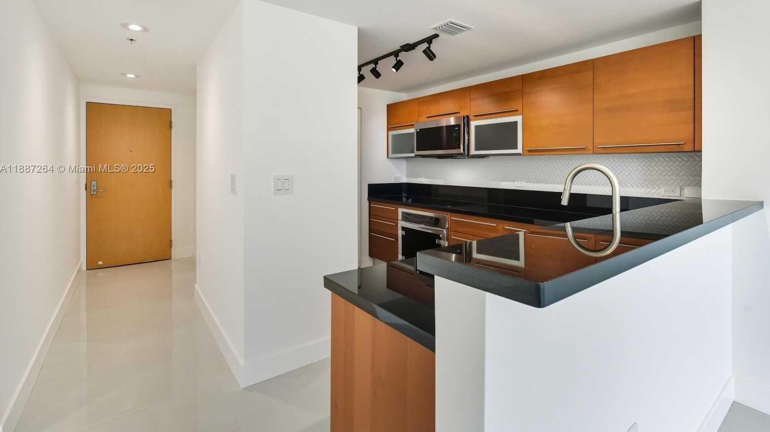 Small Image of 244 BISCAYNE BLVD #4404, Miami Number 10