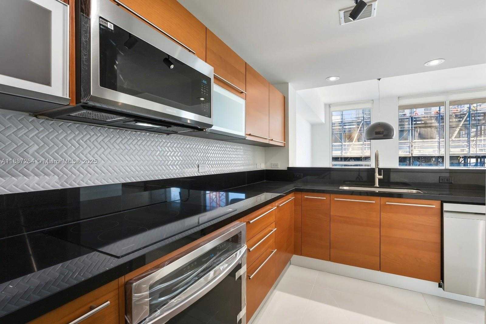 Small Image of 244 BISCAYNE BLVD #4404, Miami Number 11