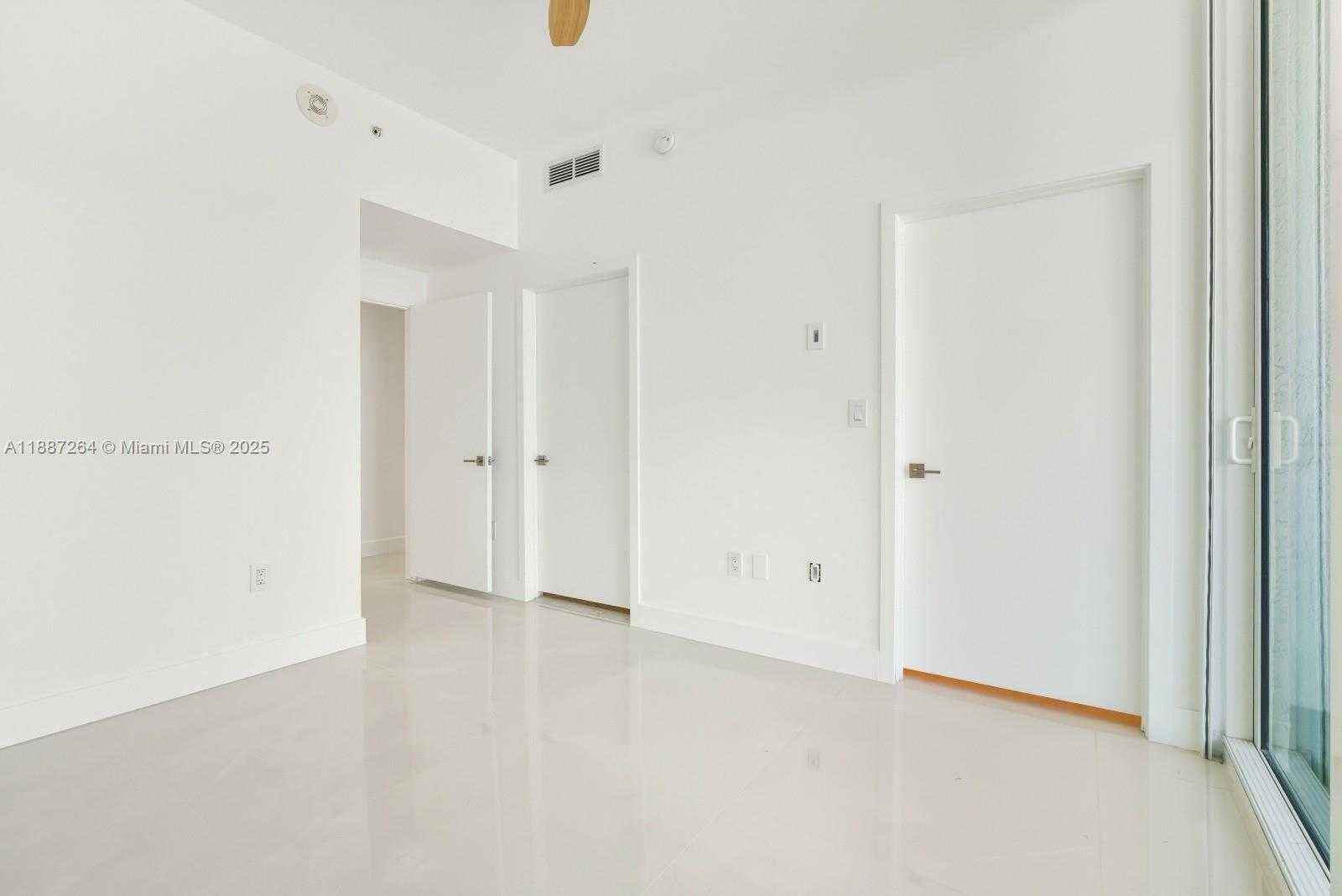 Small Image of 244 BISCAYNE BLVD #4404, Miami Number 14