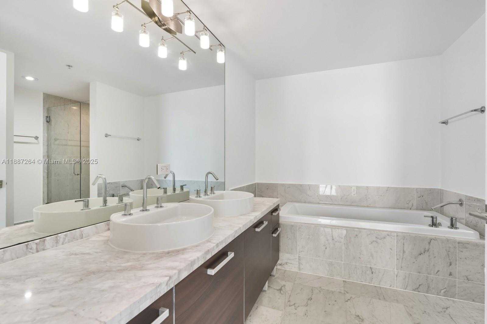 Small Image of 244 BISCAYNE BLVD #4404, Miami Number 15