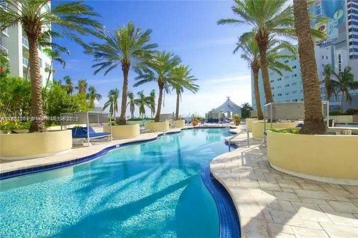 Small Image of 244 BISCAYNE BLVD #4404, Miami Number 31