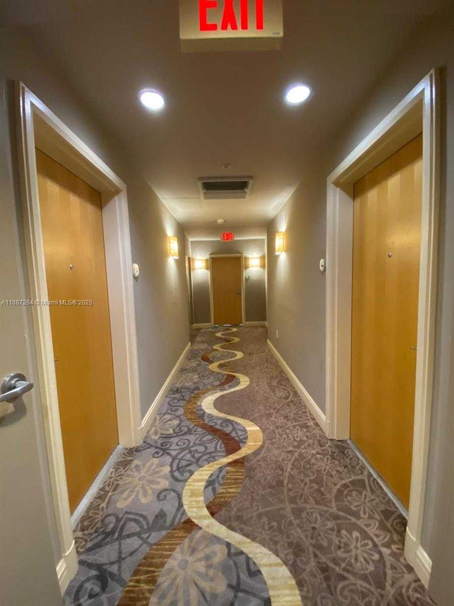 Small Image of 244 BISCAYNE BLVD #4404, Miami Number 4