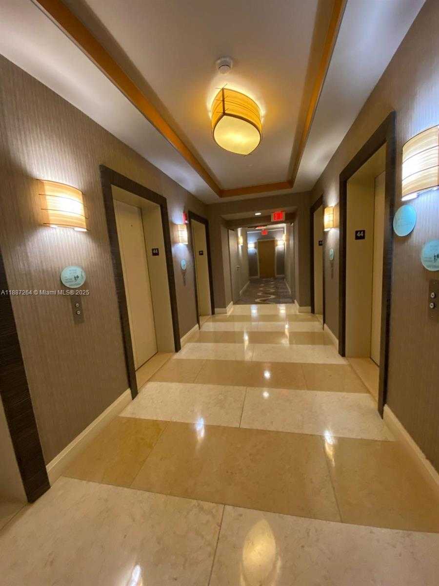 Small Image of 244 BISCAYNE BLVD #4404, Miami Number 5