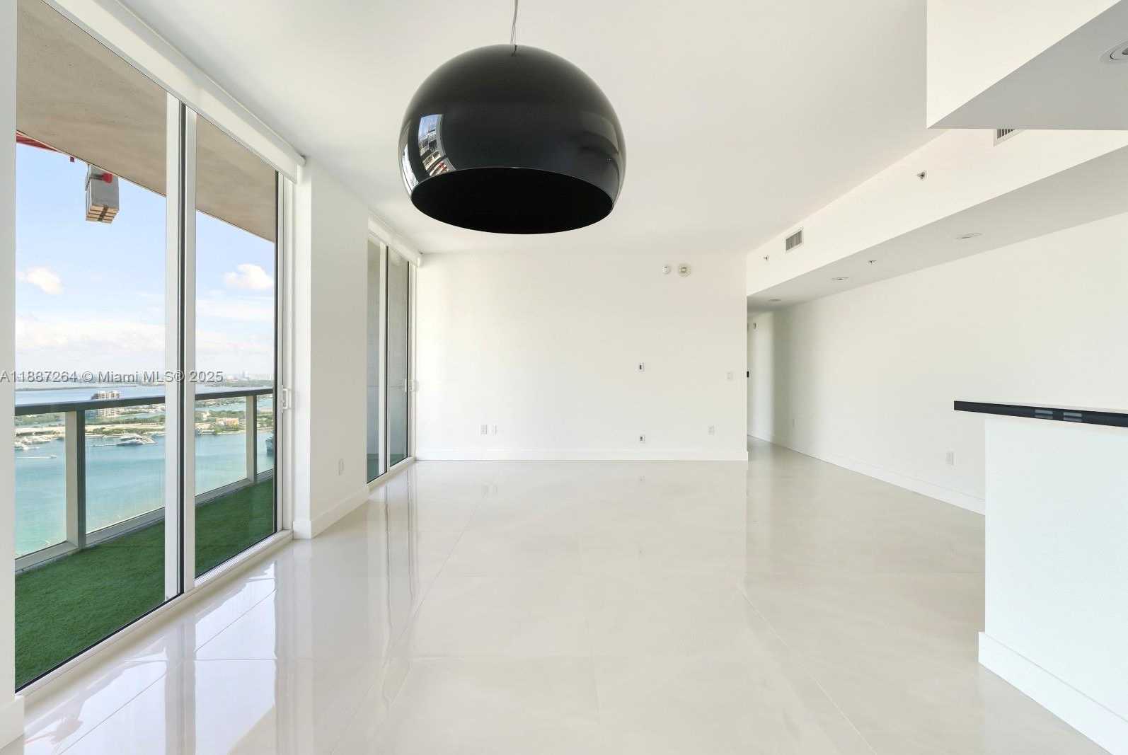 Small Image of 244 BISCAYNE BLVD #4404, Miami Number 7