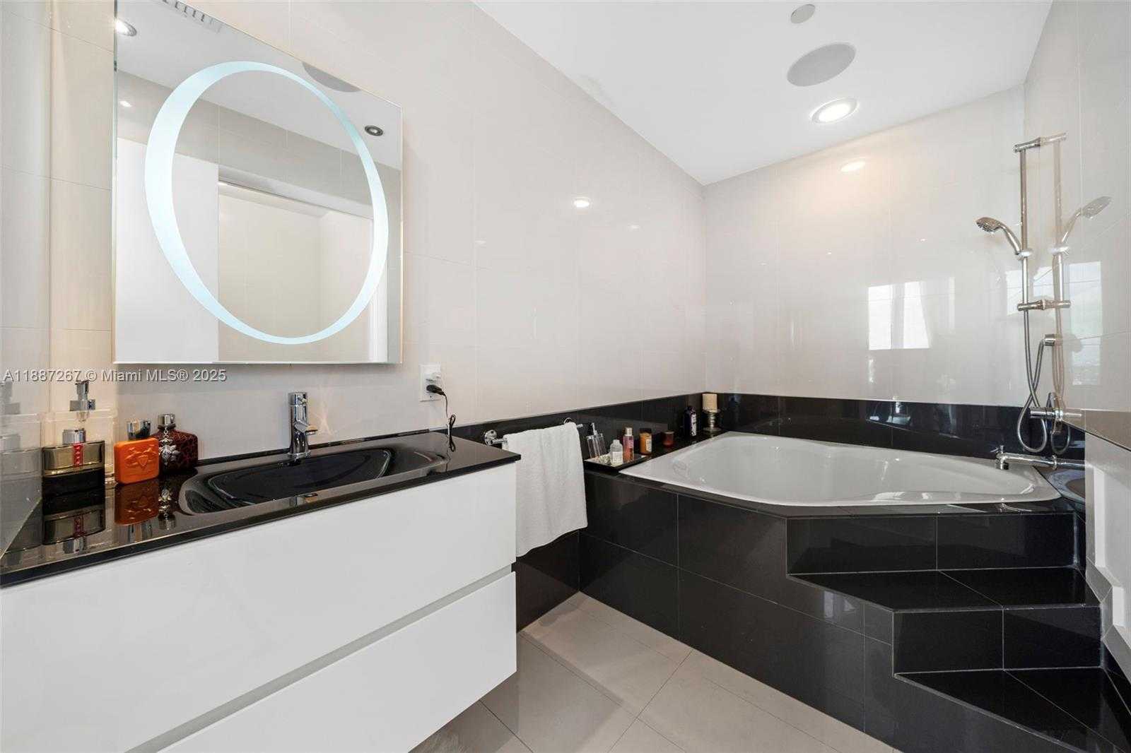 Small Image of 2020 NORTH BAYSHORE DR #3501, Miami Number 21
