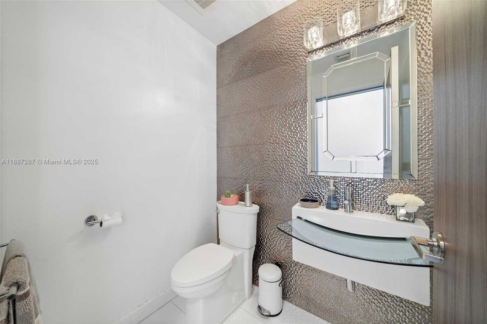 Small Image of 2020 NORTH BAYSHORE DR #3501, Miami Number 23
