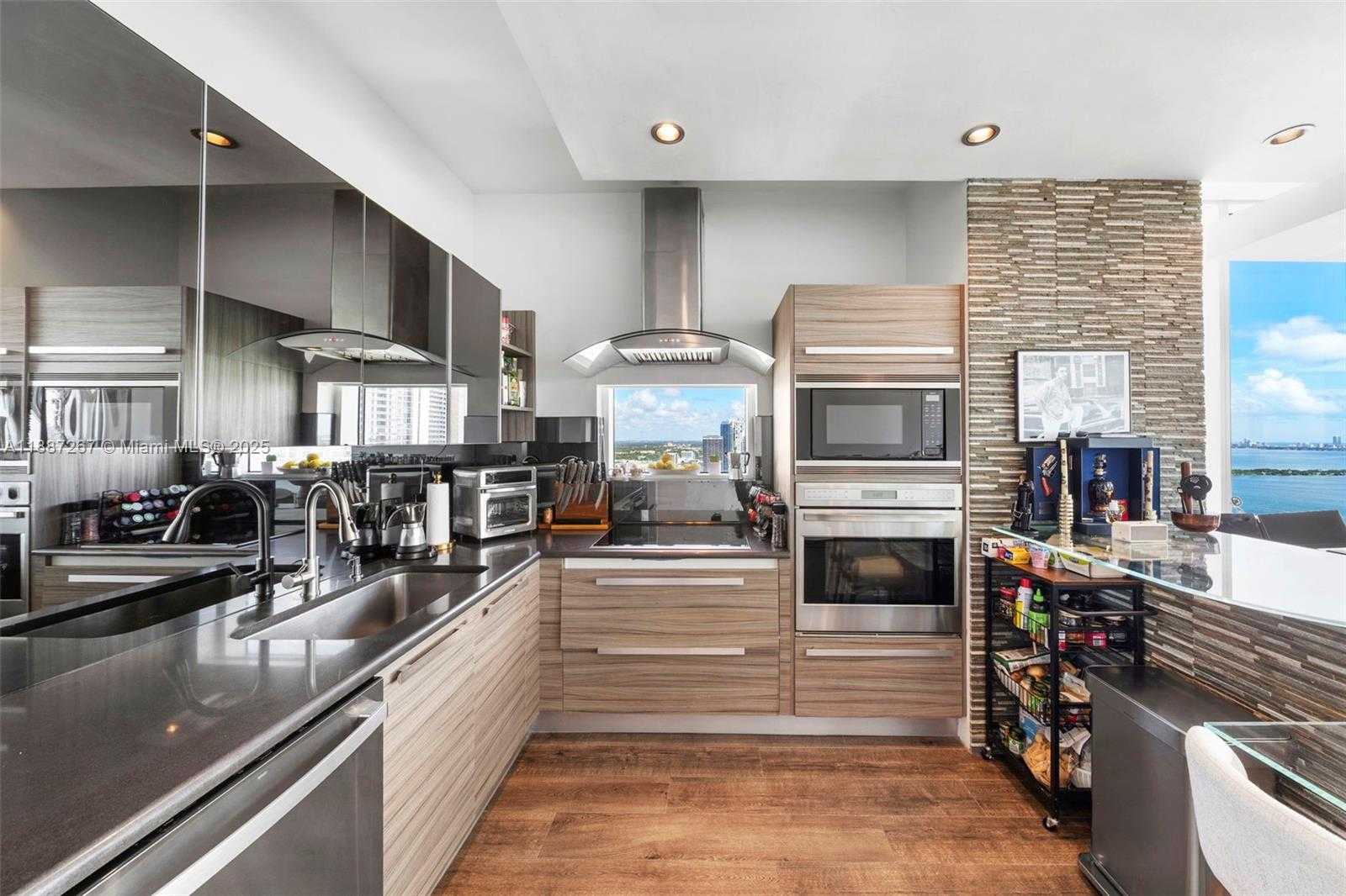 Small Image of 2020 NORTH BAYSHORE DR #3501, Miami Number 9