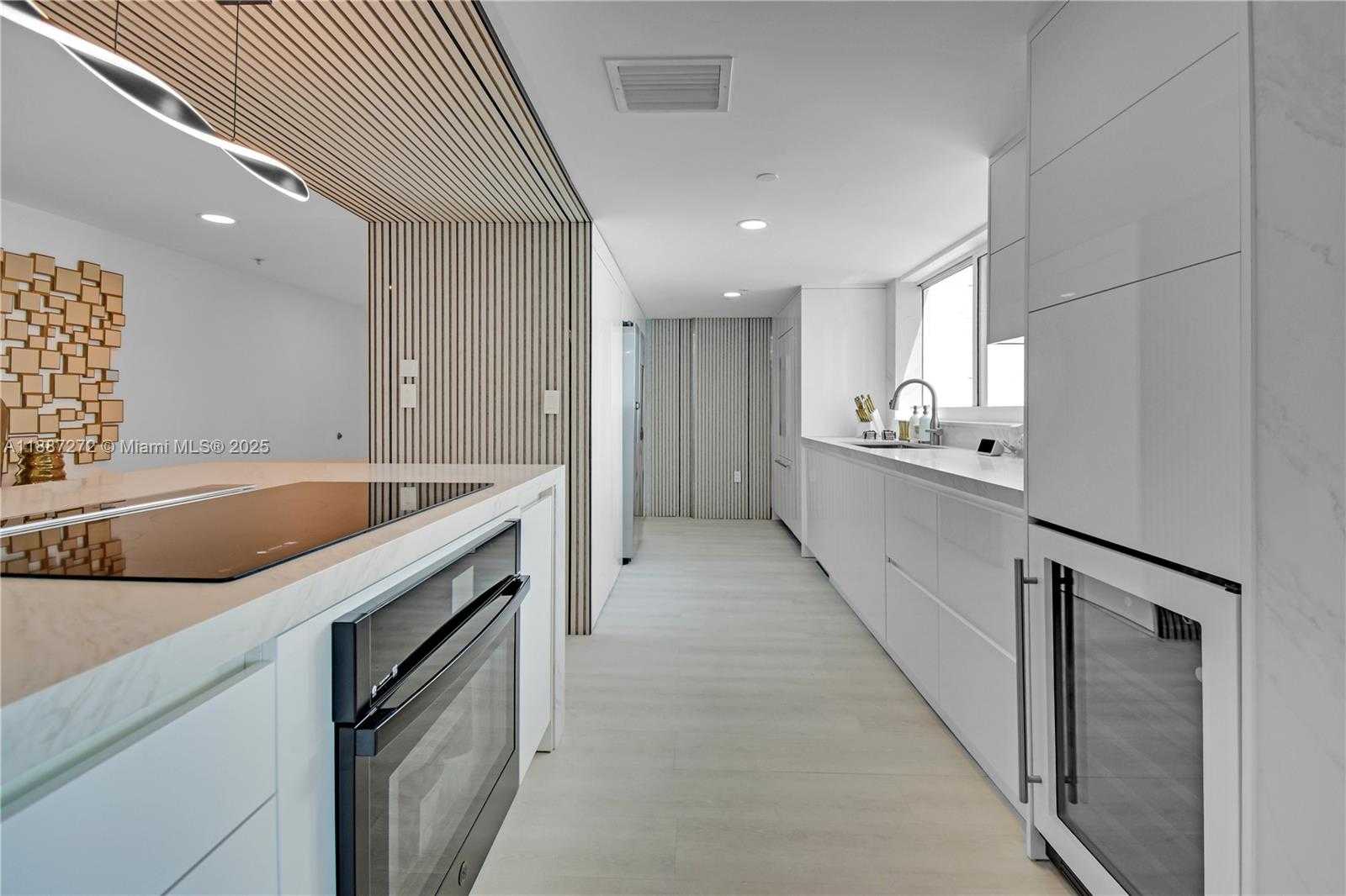 Small Image of 1800 NORTH BAYSHORE DR #2201, Miami Number 11
