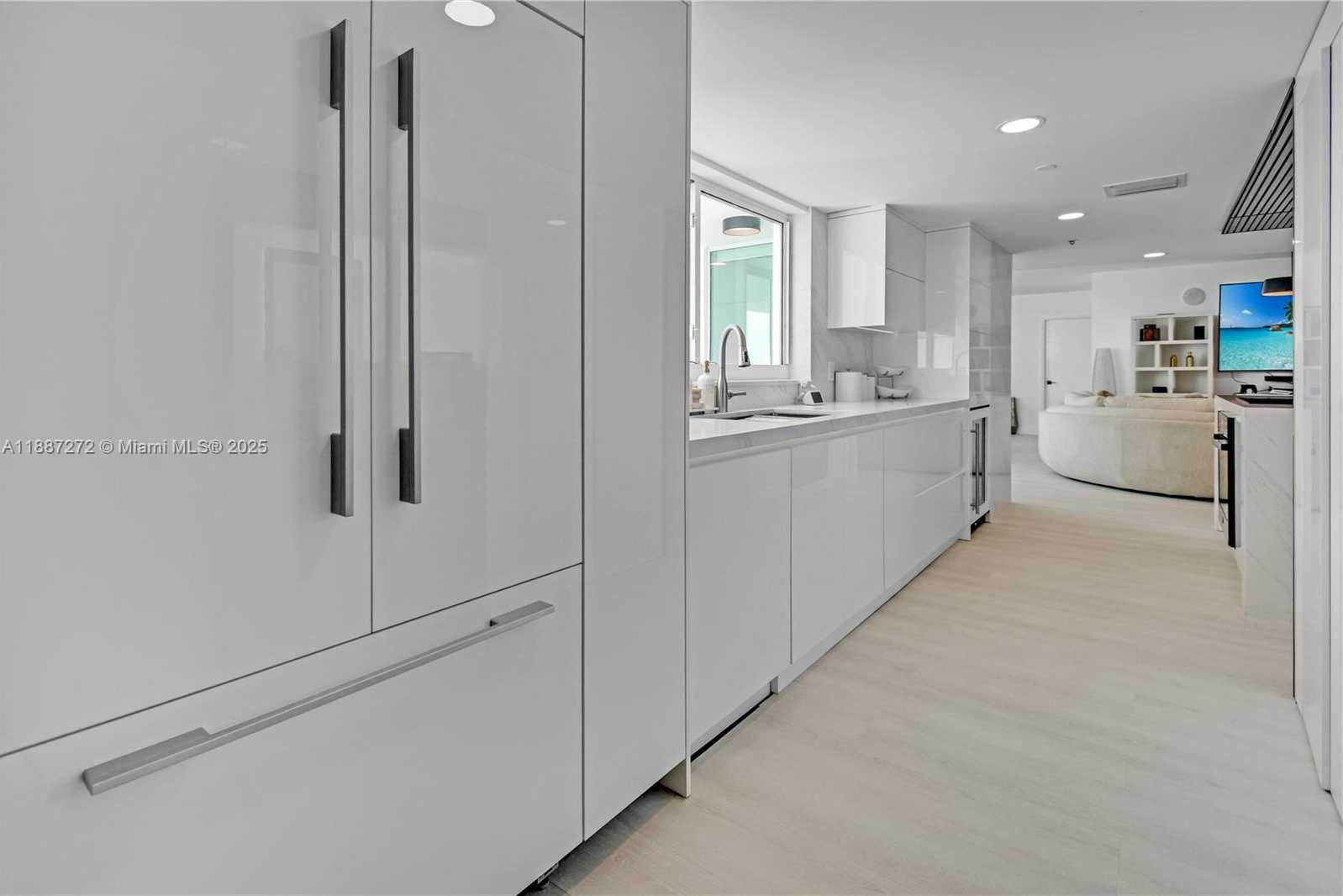 Small Image of 1800 NORTH BAYSHORE DR #2201, Miami Number 13