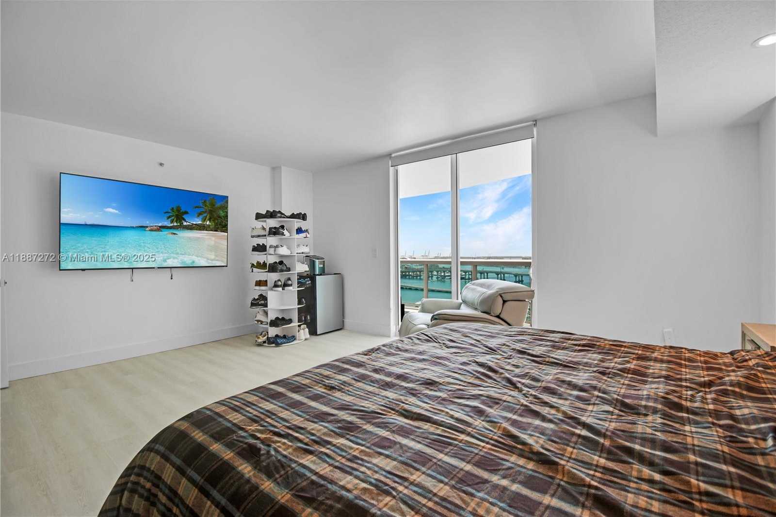 Small Image of 1800 NORTH BAYSHORE DR #2201, Miami Number 19