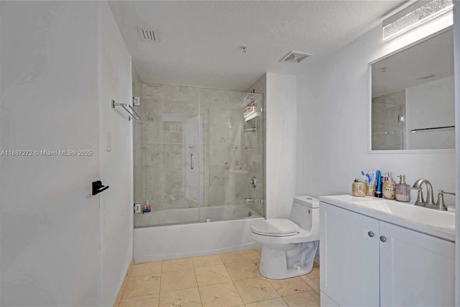 Small Image of 1800 NORTH BAYSHORE DR #2201, Miami Number 23