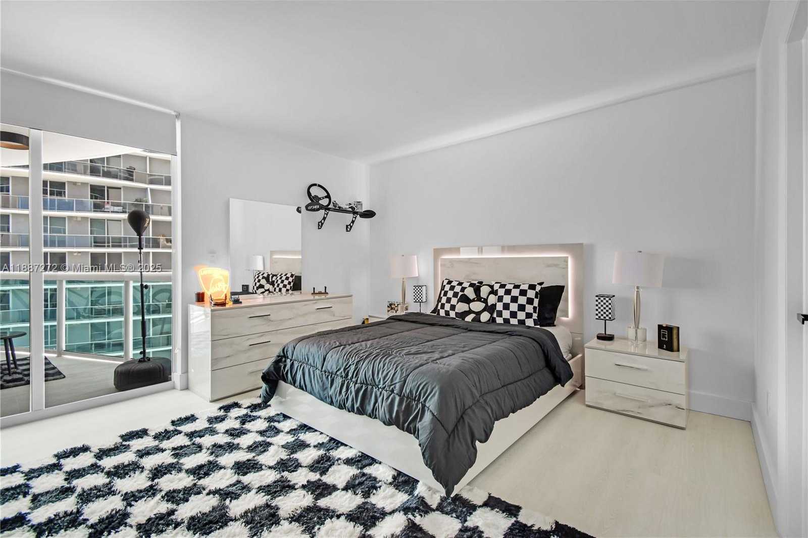Small Image of 1800 NORTH BAYSHORE DR #2201, Miami Number 25