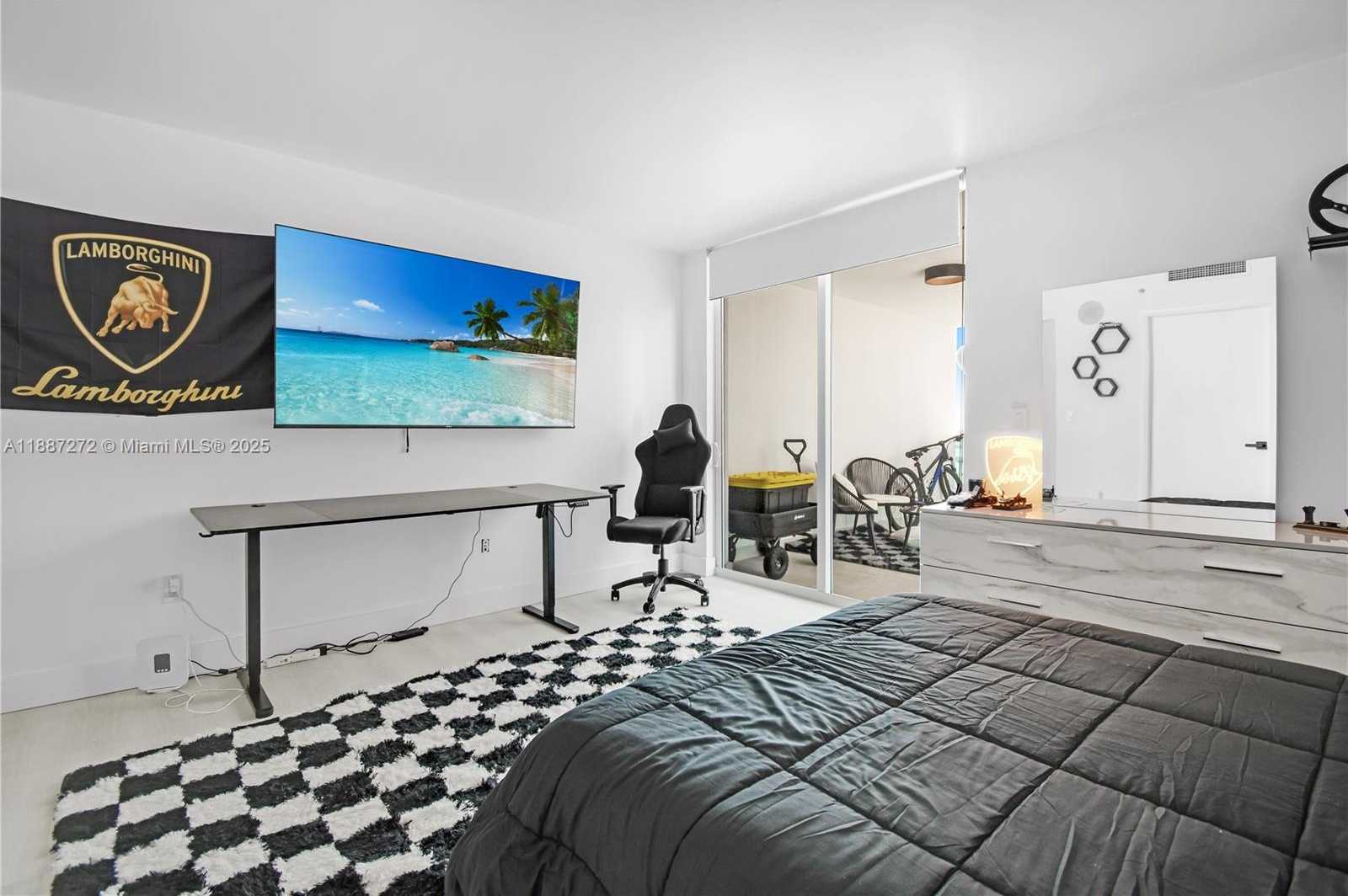 Small Image of 1800 NORTH BAYSHORE DR #2201, Miami Number 26