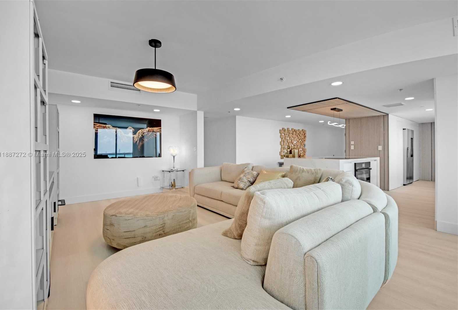 Small Image of 1800 NORTH BAYSHORE DR #2201, Miami Number 6