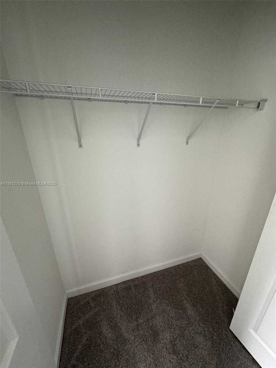 Small Image of Pembroke Pines Number 21