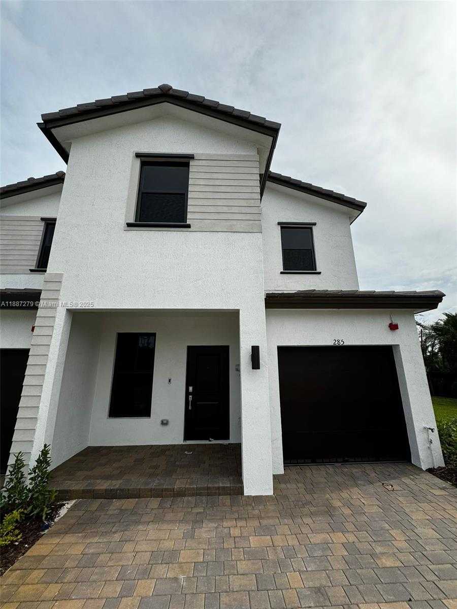 Small Image of Pembroke Pines Number 3
