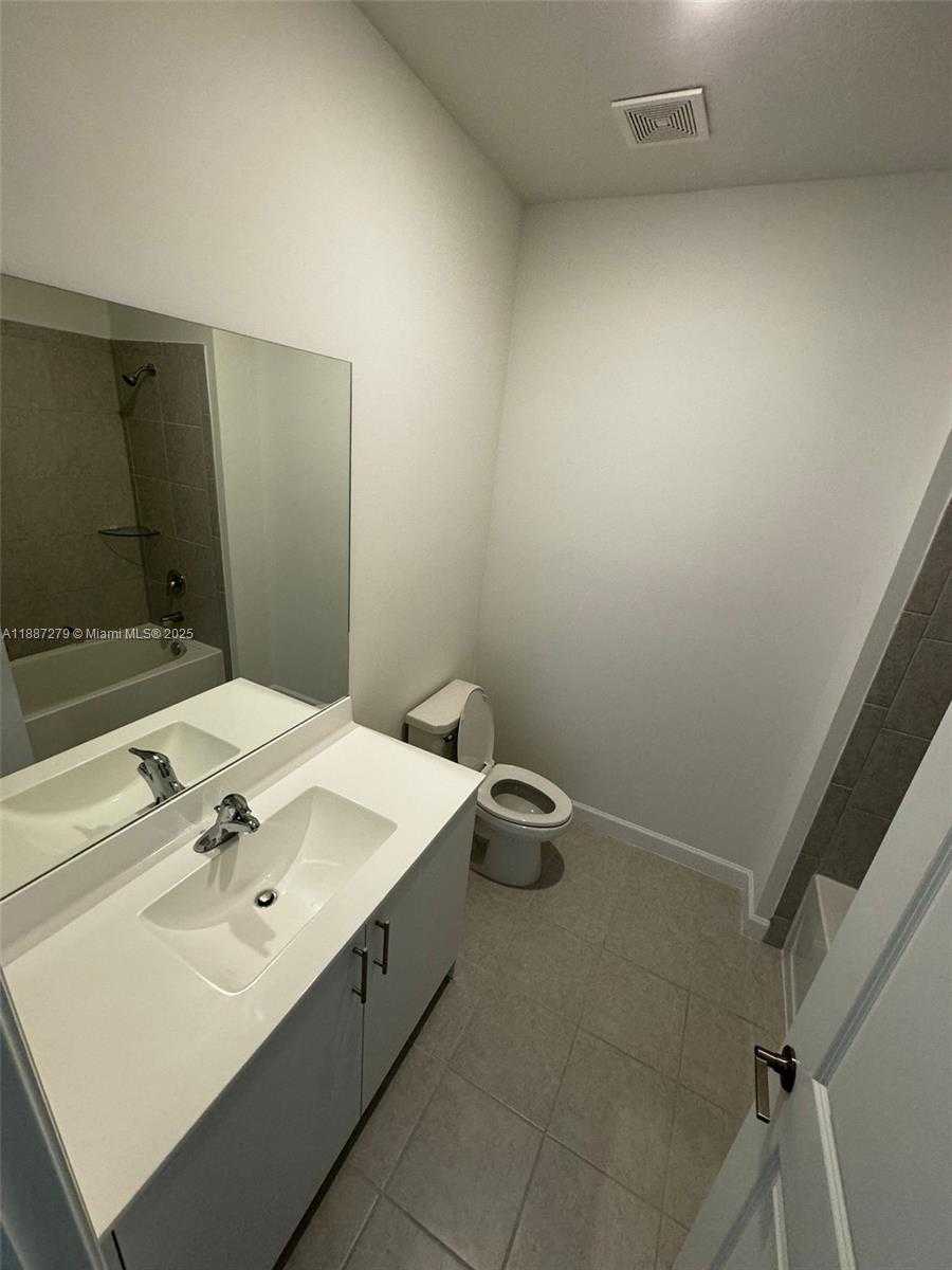 Small Image of Pembroke Pines Number 30