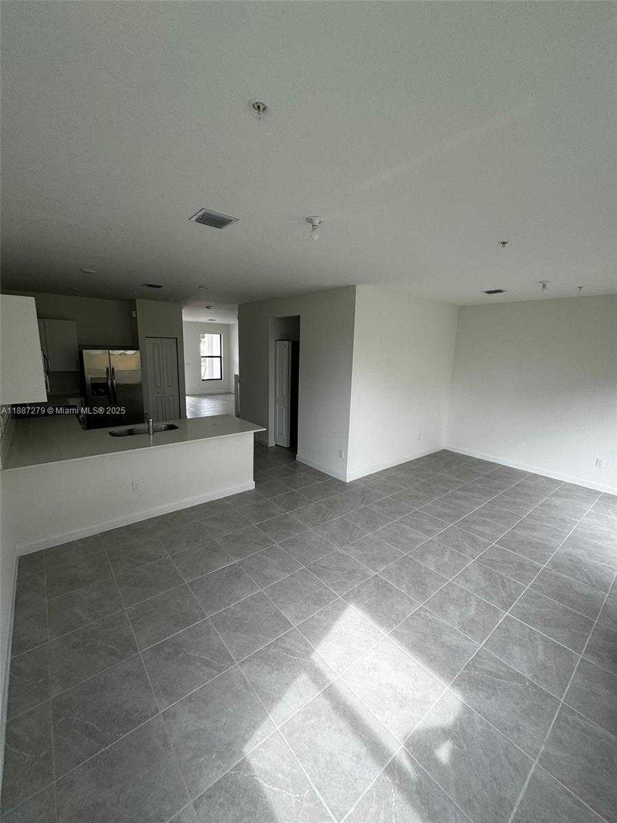 Small Image of Pembroke Pines Number 5