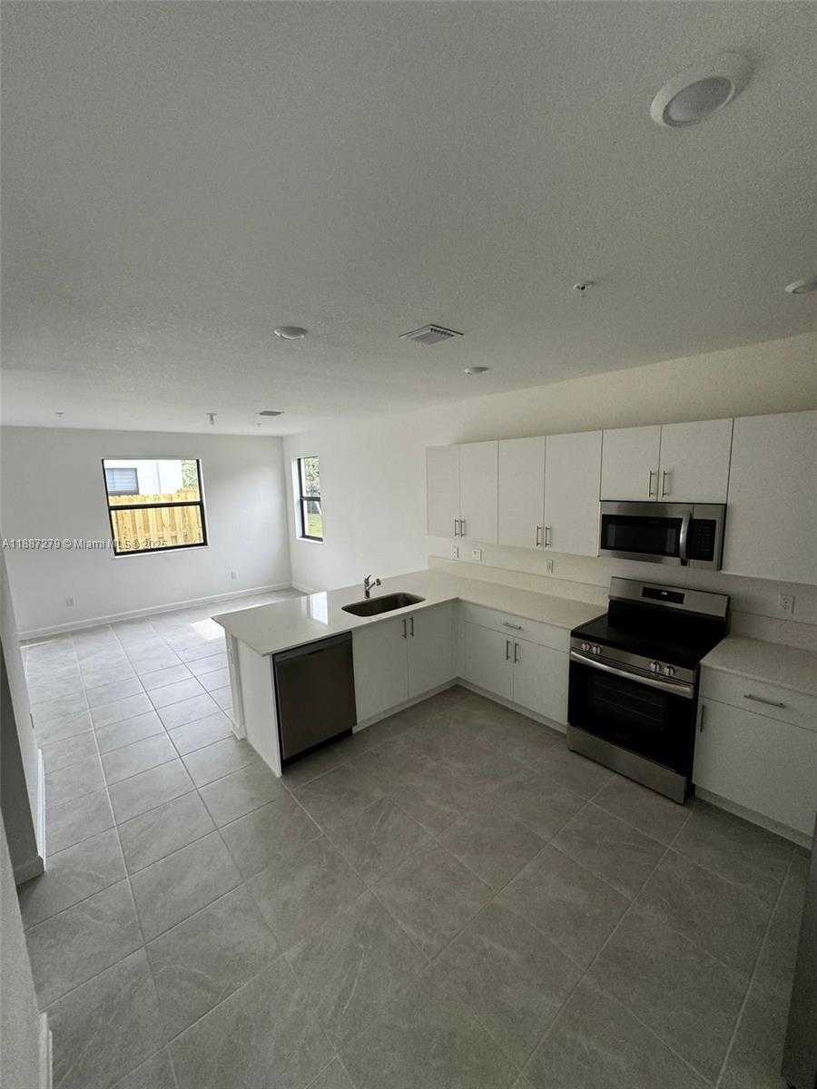 Small Image of Pembroke Pines Number 6