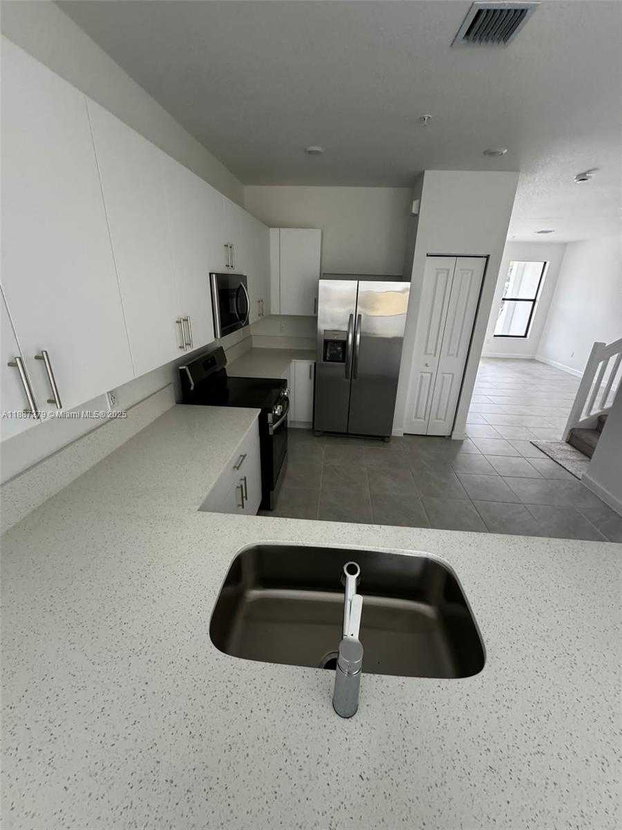 Small Image of Pembroke Pines Number 9