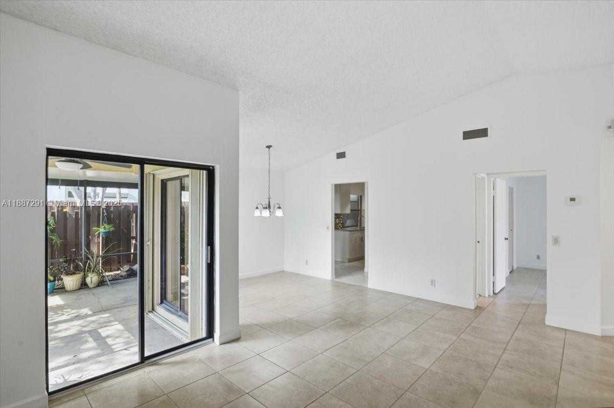 Small Image of 17270 NORTH WEST 60TH CT, Hialeah Number 10