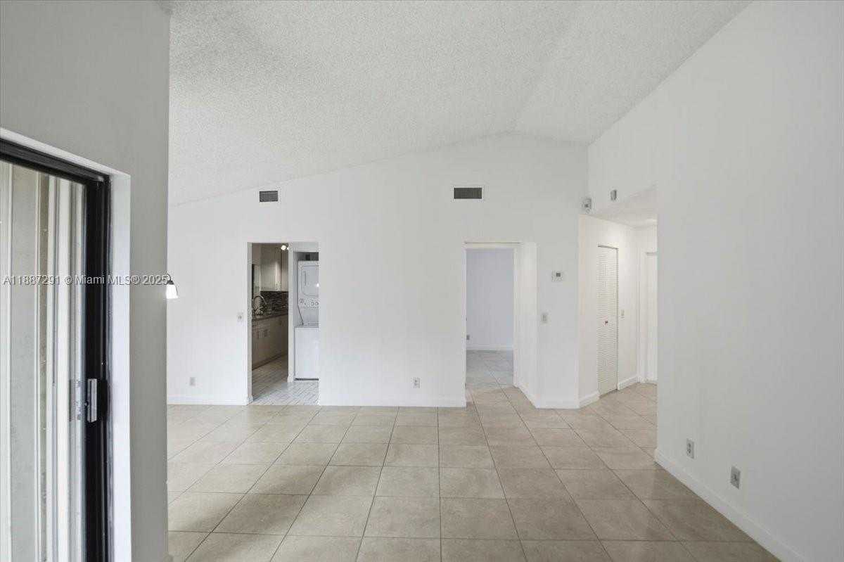 Small Image of 17270 NORTH WEST 60TH CT, Hialeah Number 11
