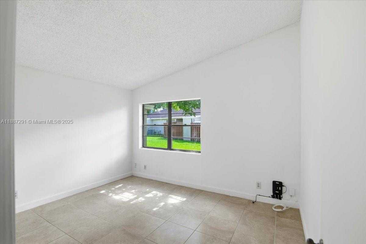 Small Image of 17270 NORTH WEST 60TH CT, Hialeah Number 12