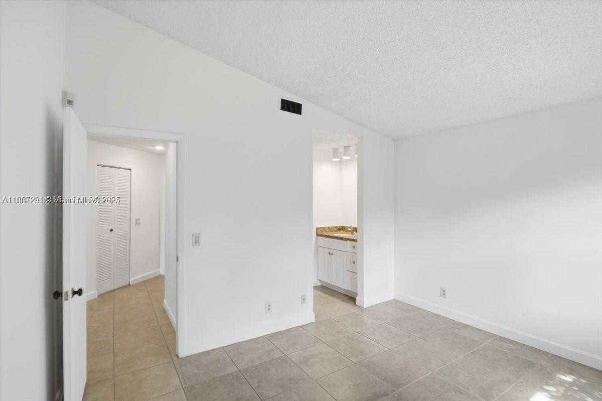 Small Image of 17270 NORTH WEST 60TH CT, Hialeah Number 13