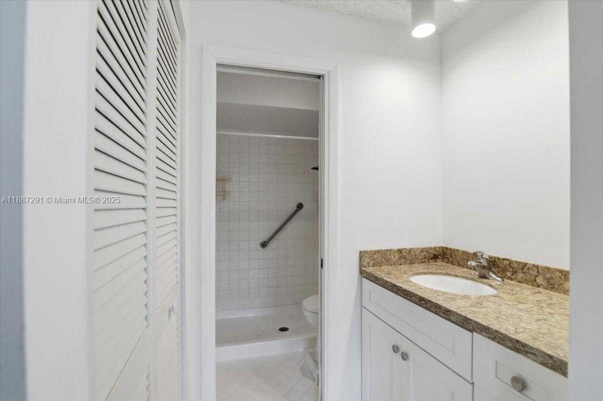 Small Image of 17270 NORTH WEST 60TH CT, Hialeah Number 14