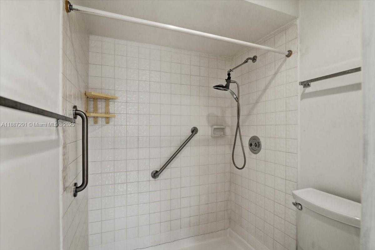 Small Image of 17270 NORTH WEST 60TH CT, Hialeah Number 15