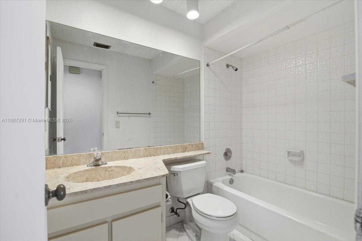 Small Image of 17270 NORTH WEST 60TH CT, Hialeah Number 16