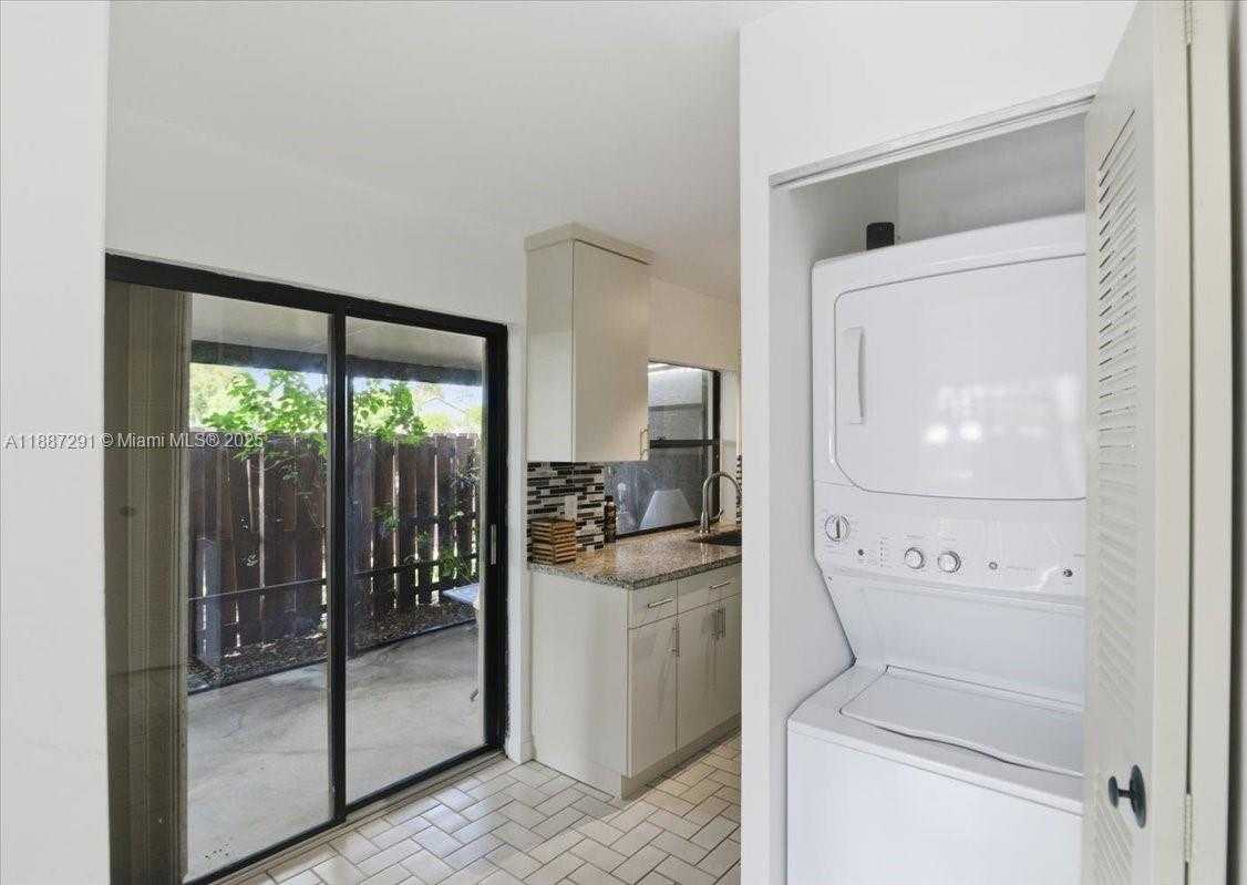 Small Image of 17270 NORTH WEST 60TH CT, Hialeah Number 19