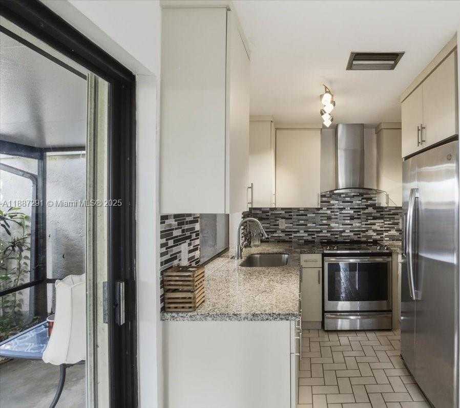 Small Image of 17270 NORTH WEST 60TH CT, Hialeah Number 20