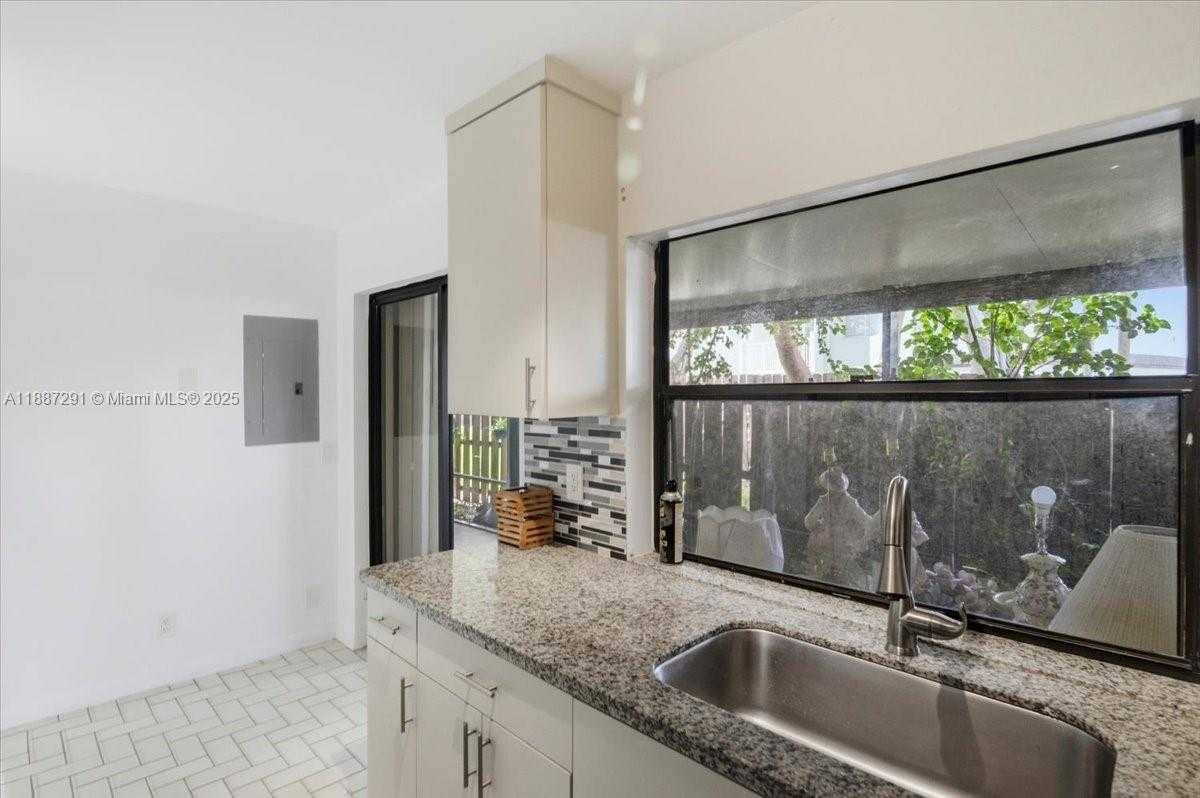 Small Image of 17270 NORTH WEST 60TH CT, Hialeah Number 22