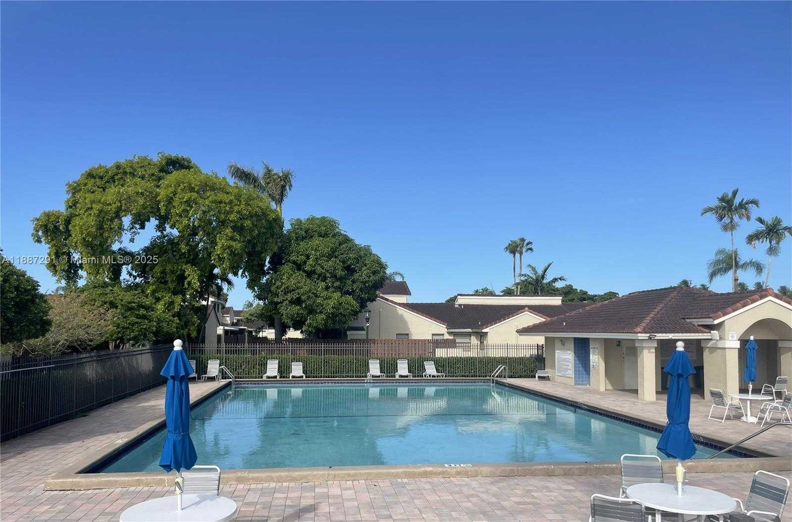 Small Image of 17270 NORTH WEST 60TH CT, Hialeah Number 3