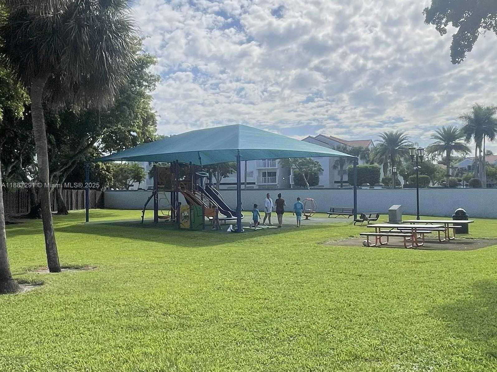 Small Image of 17270 NORTH WEST 60TH CT, Hialeah Number 4