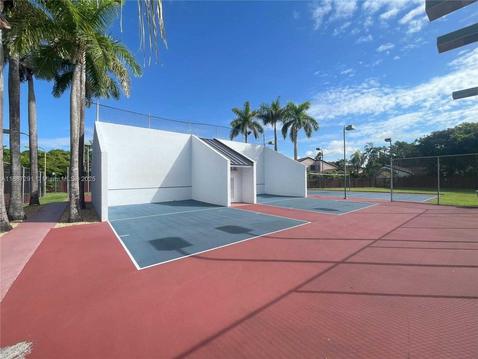 Small Image of 17270 NORTH WEST 60TH CT, Hialeah Number 5