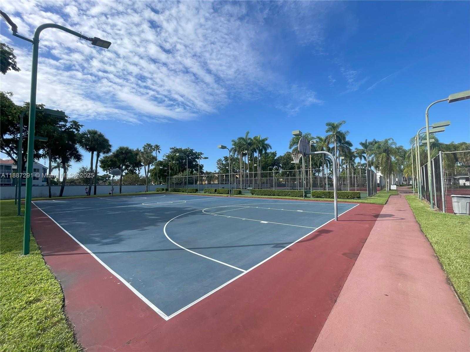 Small Image of 17270 NORTH WEST 60TH CT, Hialeah Number 6