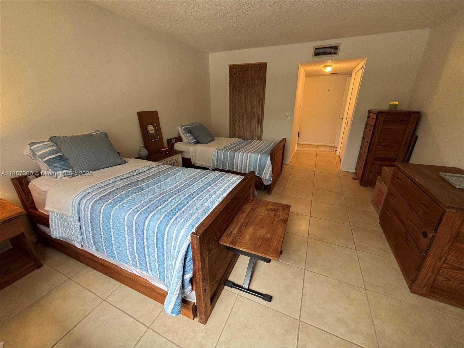 Small Image of 310 LAKEVIEW DR #201, Weston Number 13