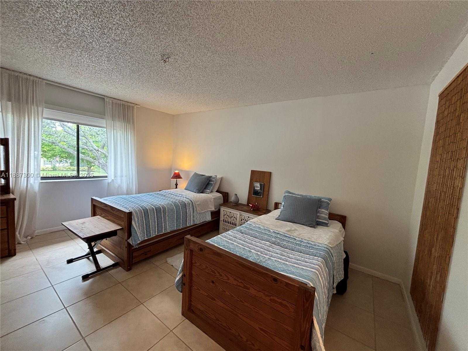 Small Image of 310 LAKEVIEW DR #201, Weston Number 14