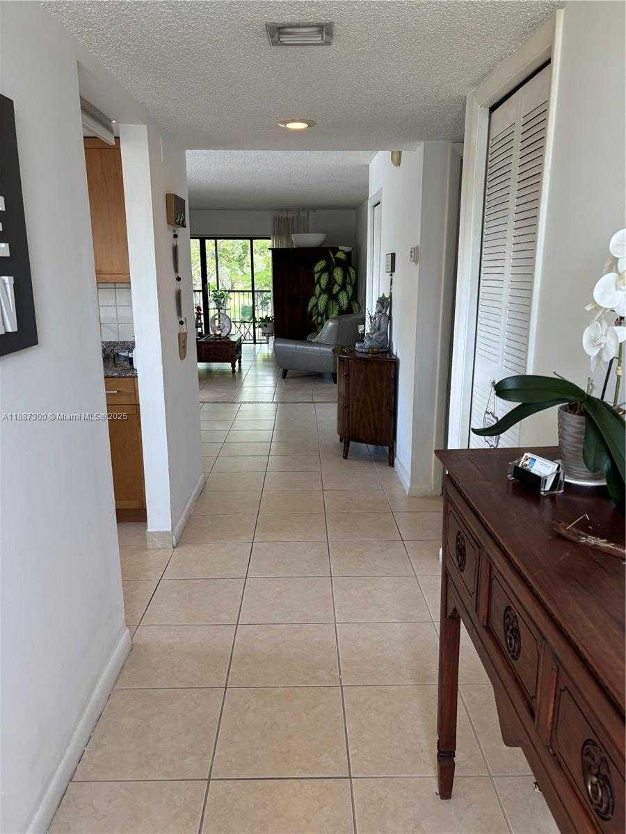 Small Image of 310 LAKEVIEW DR #201, Weston Number 15