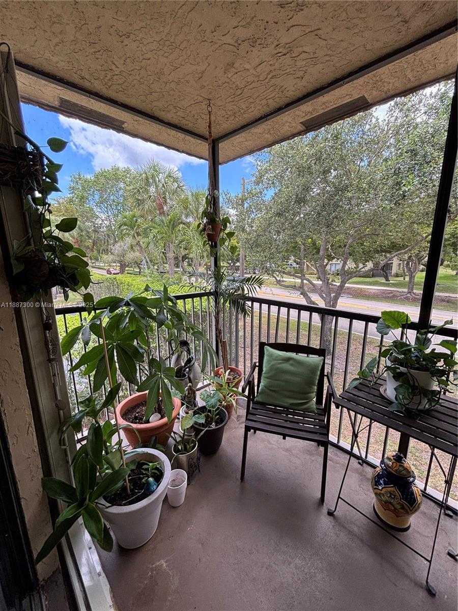 Small Image of 310 LAKEVIEW DR #201, Weston Number 16