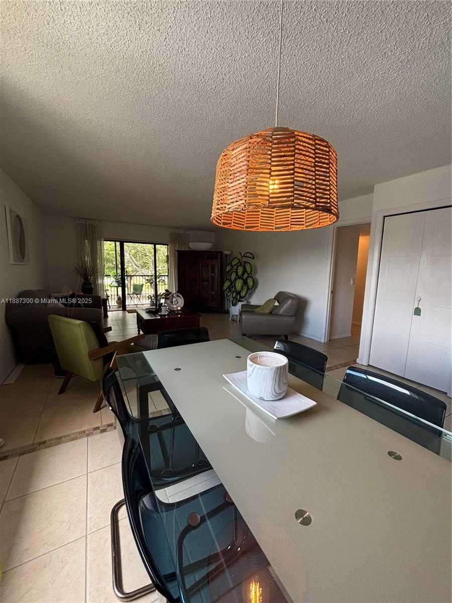 Small Image of 310 LAKEVIEW DR #201, Weston Number 5