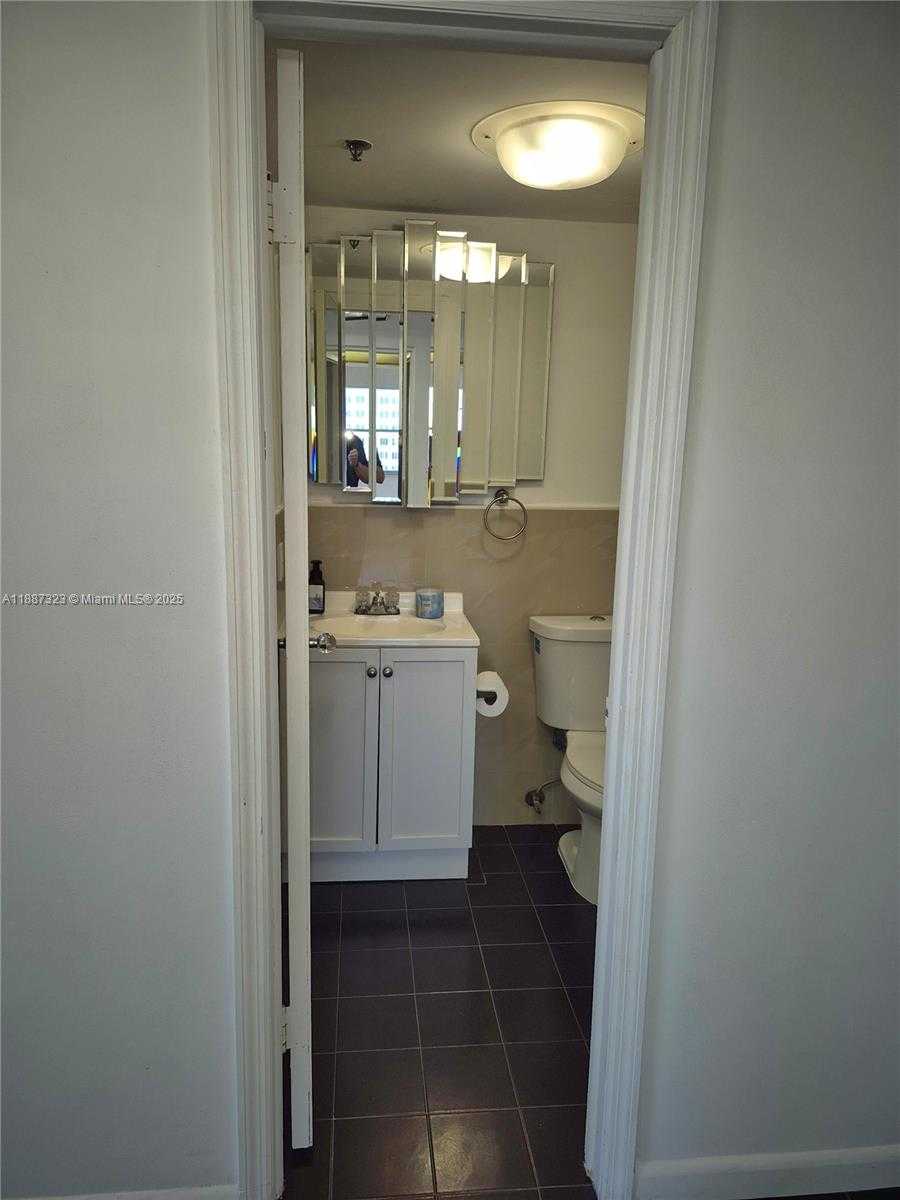 Small Image of 4001 HILLCREST DR #602-4, Hollywood Number 10