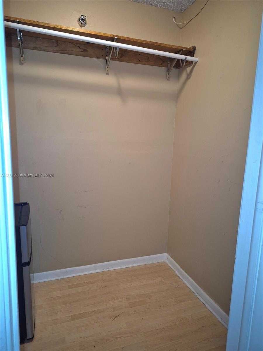 Small Image of 4001 HILLCREST DR #602-4, Hollywood Number 11