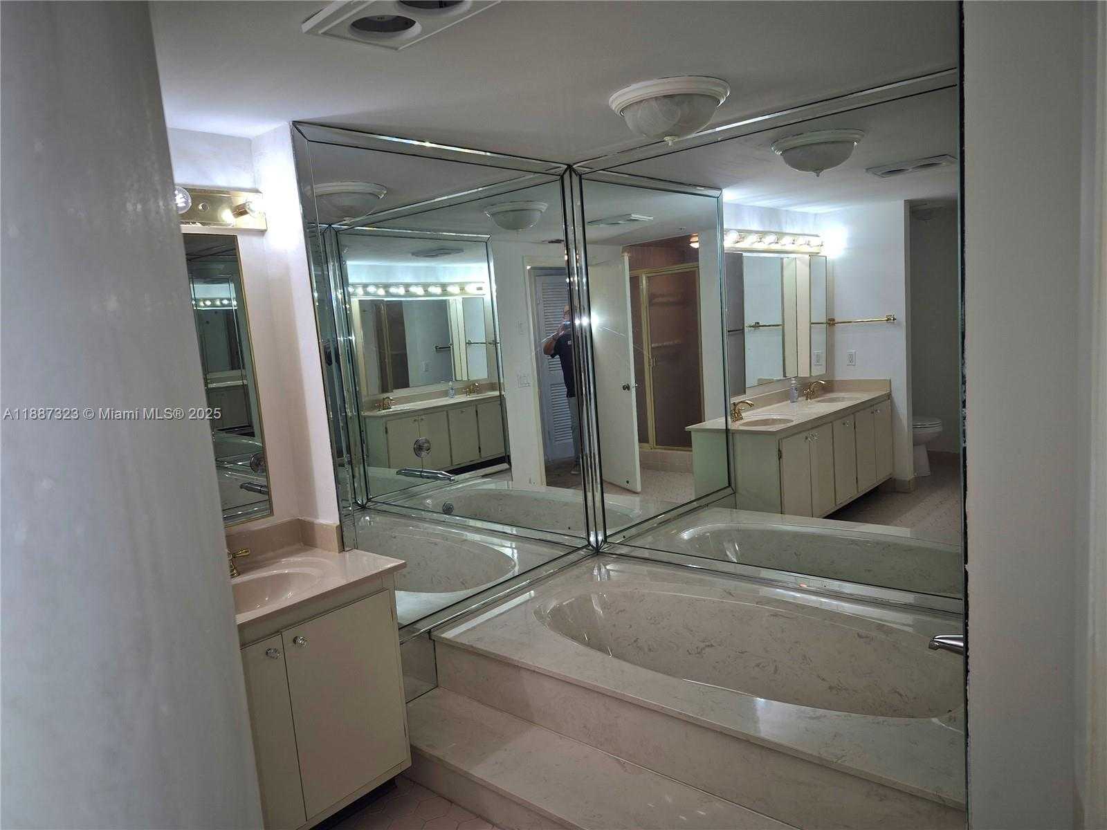 Small Image of 4001 HILLCREST DR #602-4, Hollywood Number 12