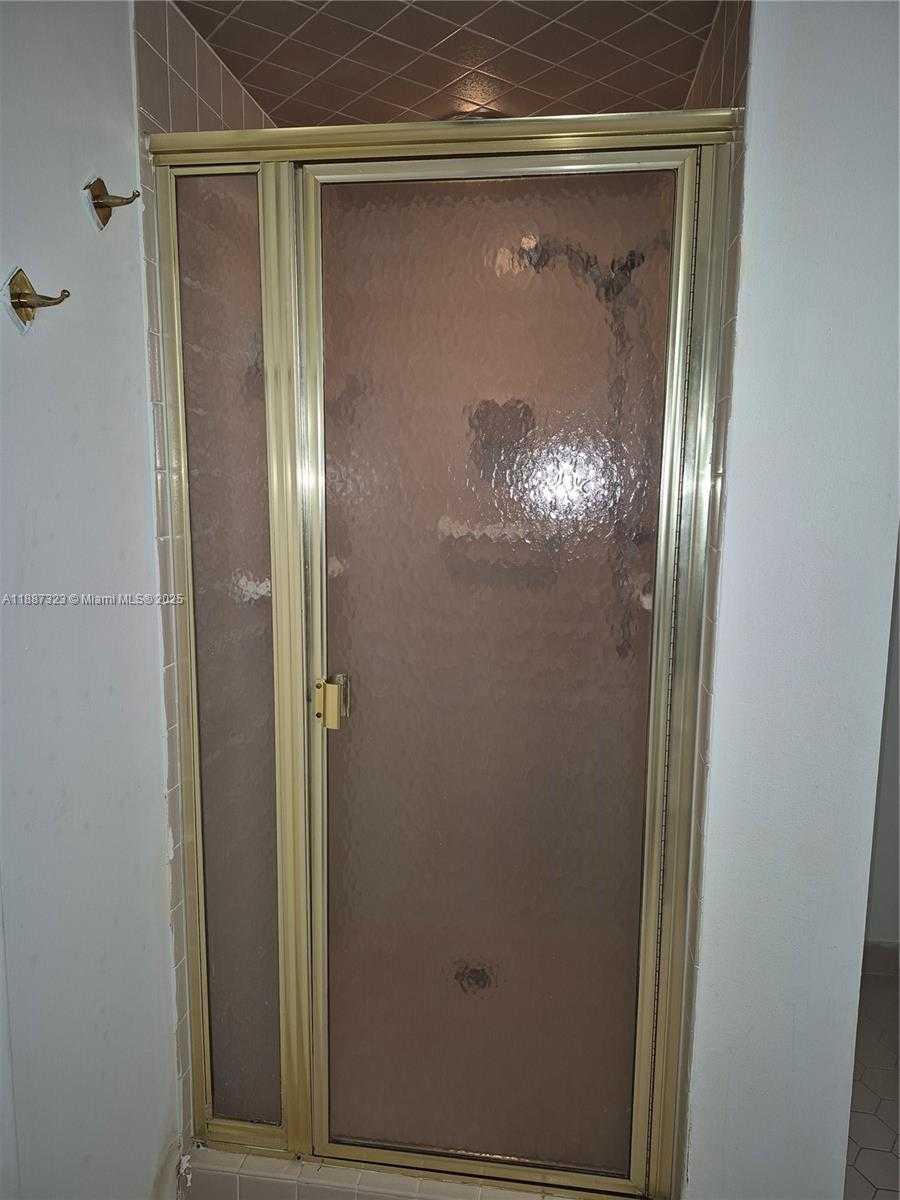 Small Image of 4001 HILLCREST DR #602-4, Hollywood Number 14