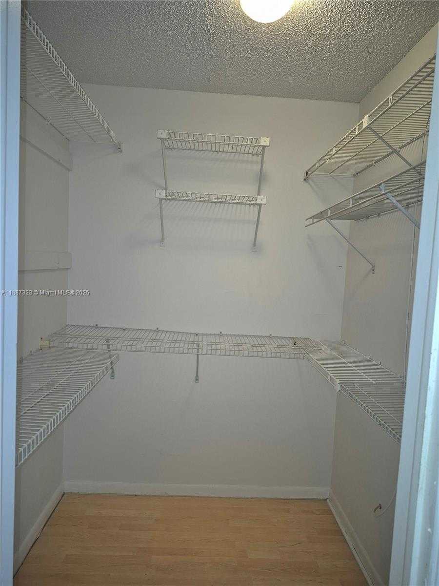 Small Image of 4001 HILLCREST DR #602-4, Hollywood Number 15